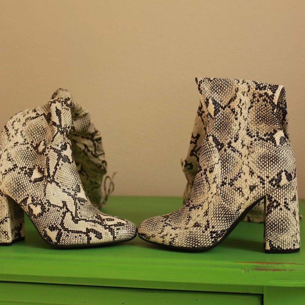 Brand New Unisa Snake Boots
